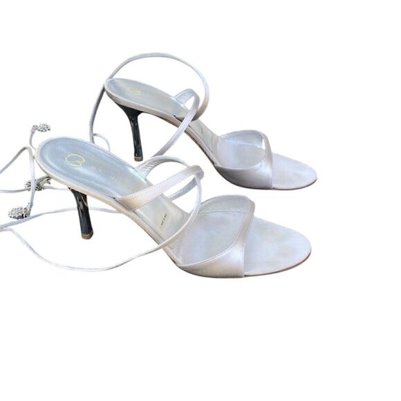 St. John ivory/pale gray/silver strappy sandal w/rhinestones. Made in Italy. Siz - Picture 7 of 13
